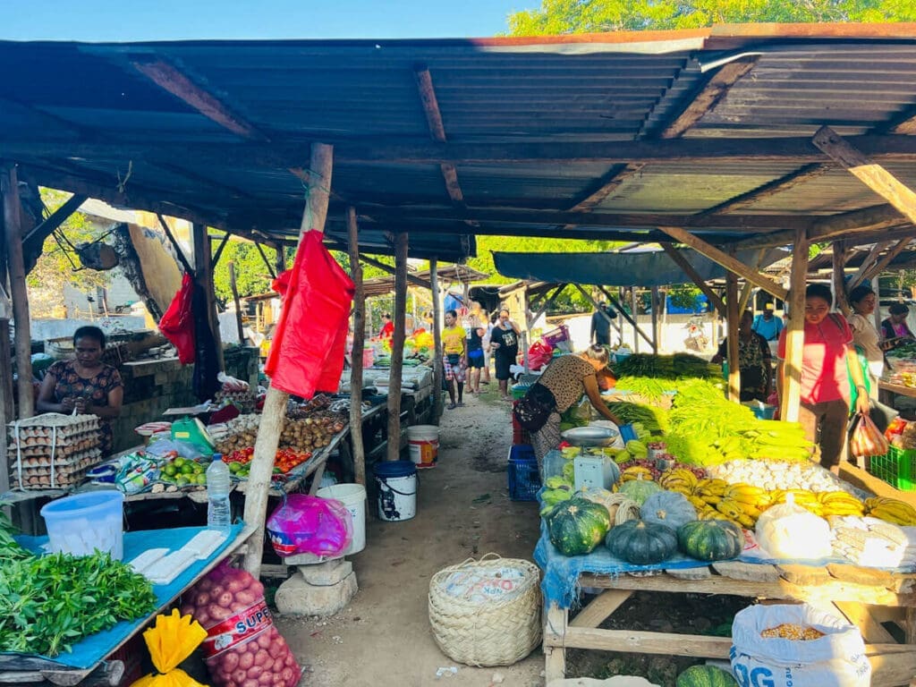 Market vendors in Rote selling fruits and vegetables