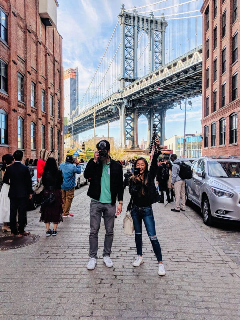 2 friends at DUMBO Manhattan Bridge View