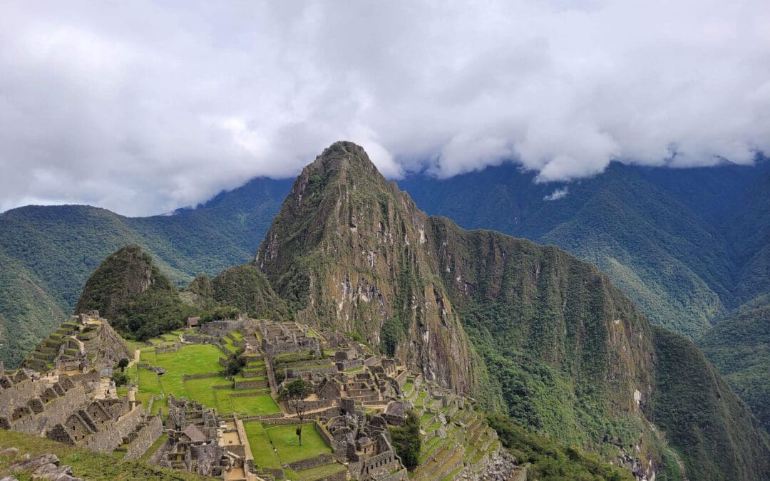 Custom Peru Tour vs Group Tour Package: Which Suits You?